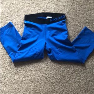 Nike pro dri fit crops size small. EUC